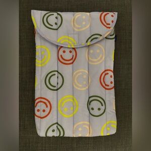 Baggu 16” Puffy Laptop Sleeve in Exclusive Urban Outfitters Happy print